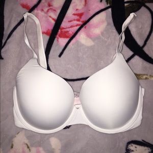 Victoria’s Secret White Push Up Bra💛